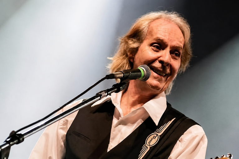 Beto Guedes encerra o Amor nas Montanhas 2026 com show gratuito em Monte Verde